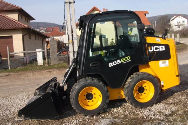 locacao-de-mini-carregadeira-bob-cat.jpg